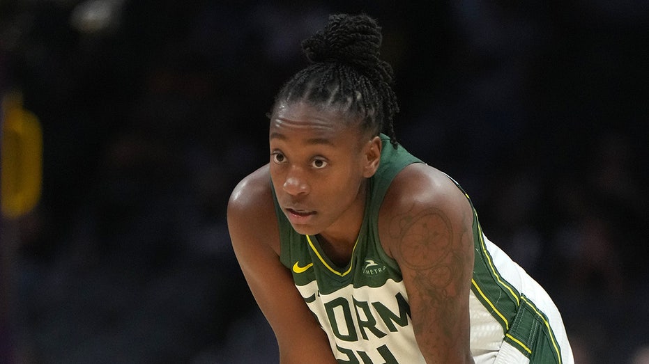 jewell-loyd2