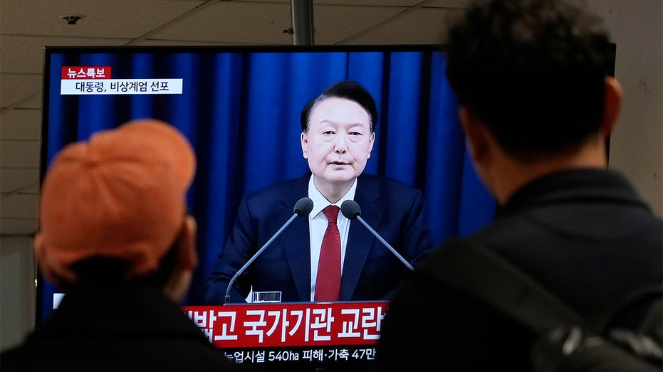 south-koreans-watch-yoon-address-1