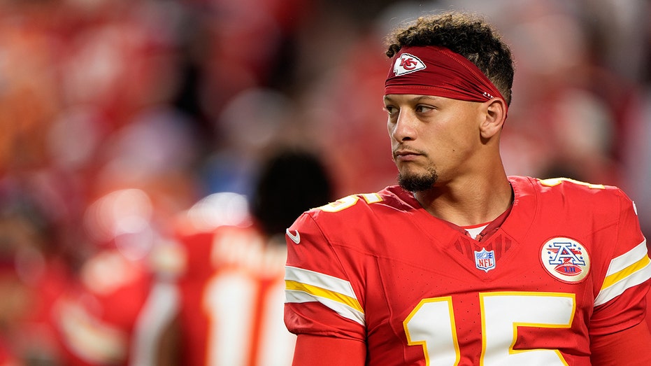 nfl-chiefs-patrick-mahomes-101325-2