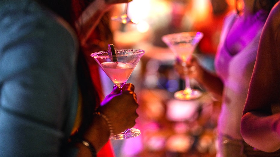 travel-methanol-poisoning-alcoholic-drinks-what-to-know-4